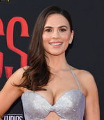 hayley atwell fap tits seins  Foto